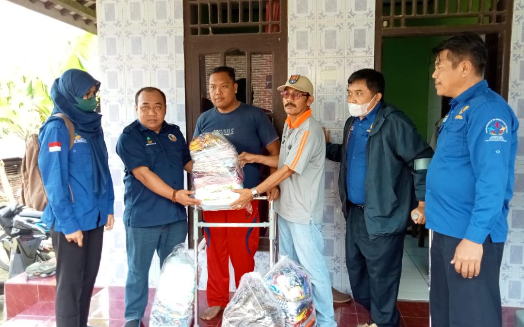 PENYERAHAN BANTUAN BAGI PENYANDANG DIFABELITAS DESA MANDALA